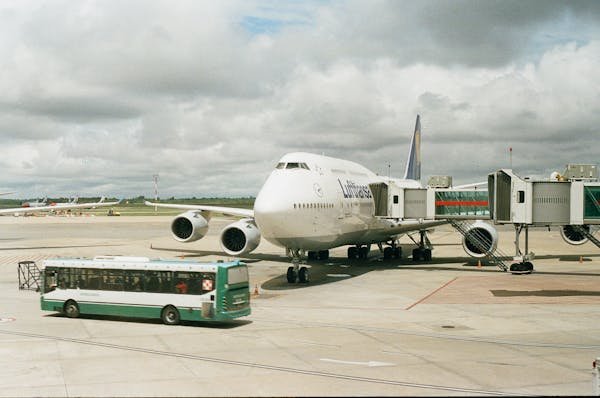Choisissez la navette aéroport charleroi pour un voyage tranquille